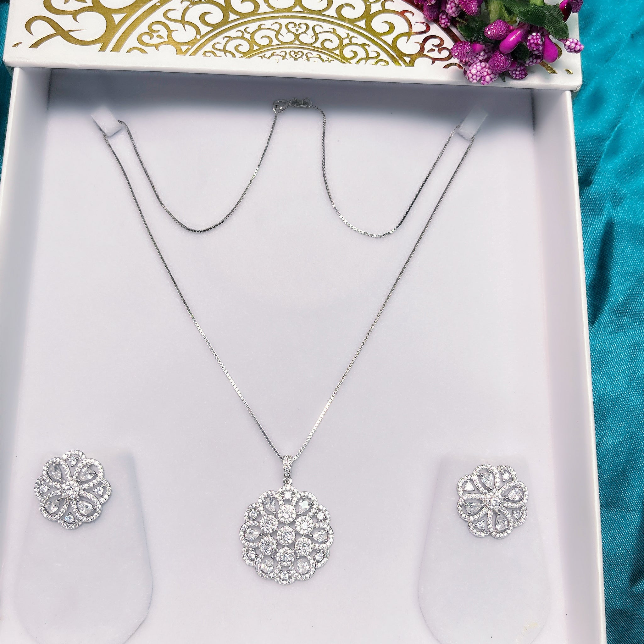 Silver Chain Pendent Set