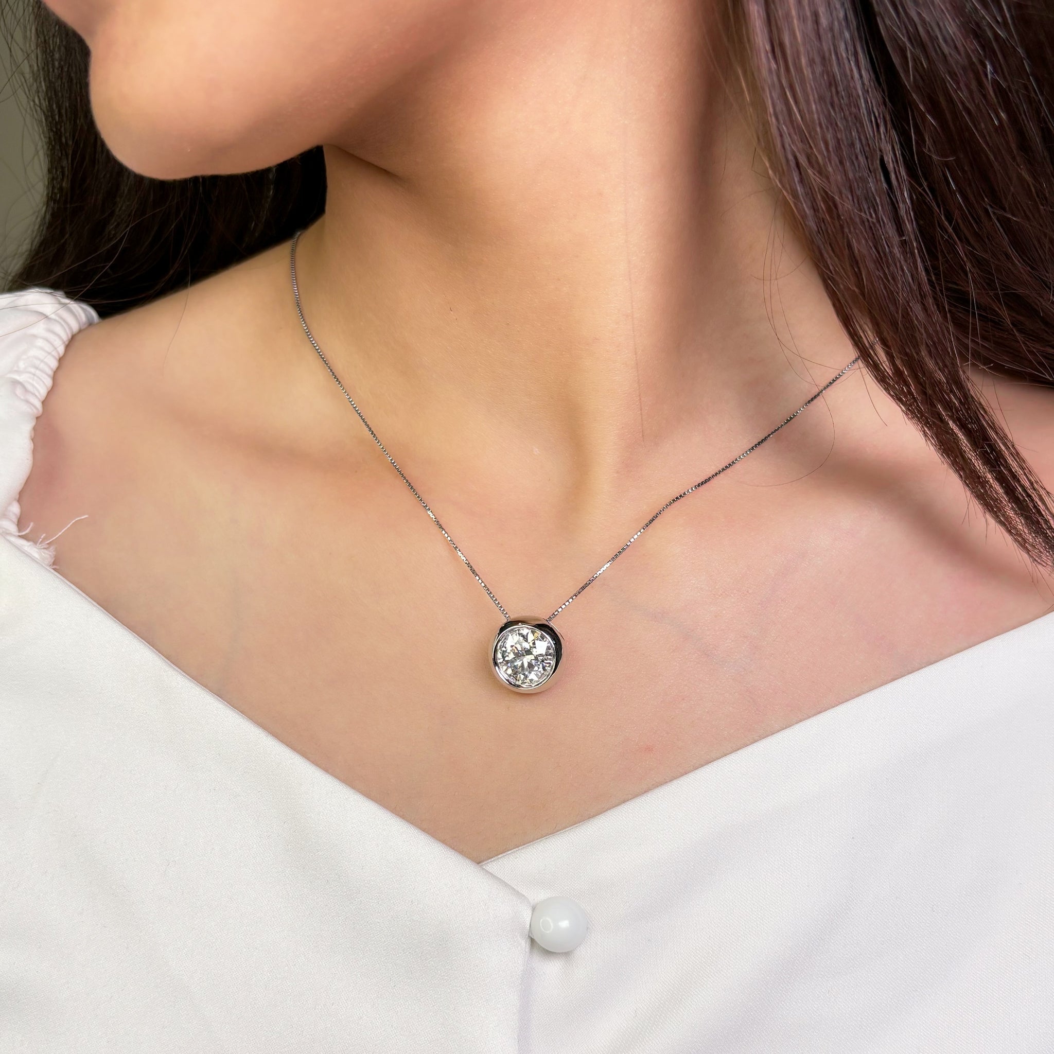 Moissanite chain pendent