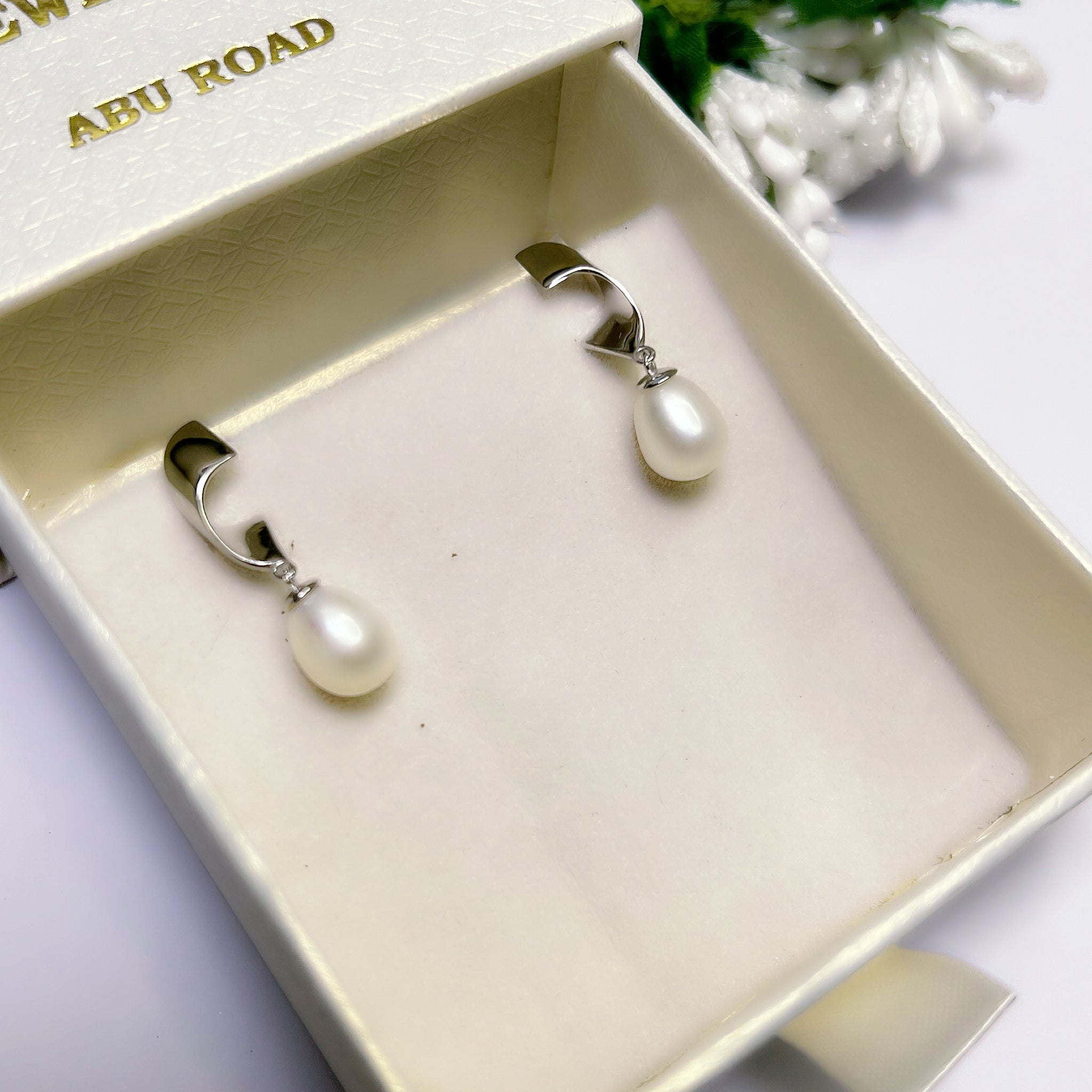 Silver Pearl Earring